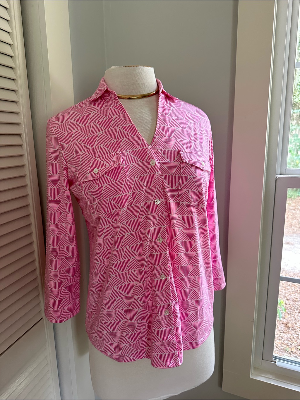 Womenâs J. Mclaughlin Pink Geometric Button-Up Blouse